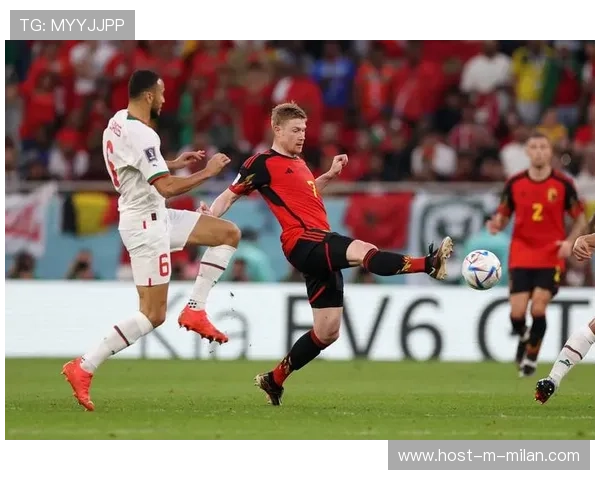 德布劳内精准吊传击中横梁，全场倒吸凉气